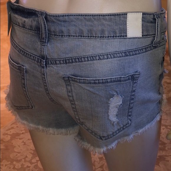 Distressed Ripped Denim Shorts - Picture 4 of 5